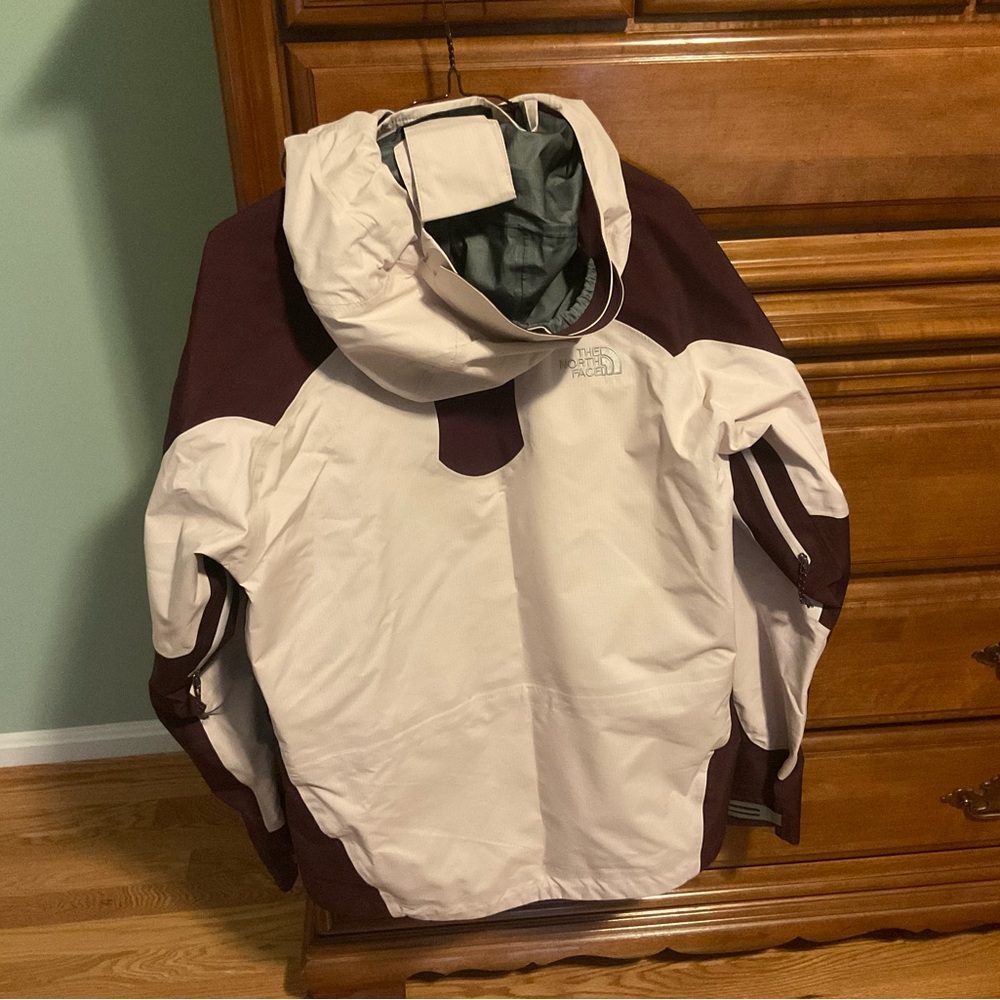 The North Face Women's Ski Jacket - Cream and Brown - Picture 2 of 16